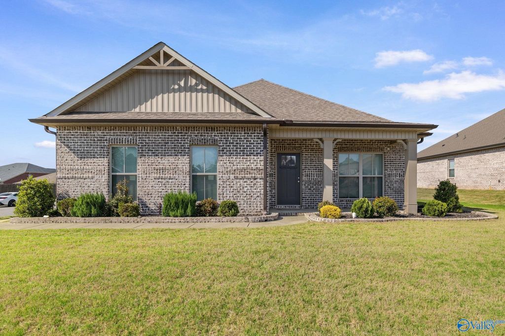 13803 Azalea Ridge Lane SW, Huntsville, AL 35803