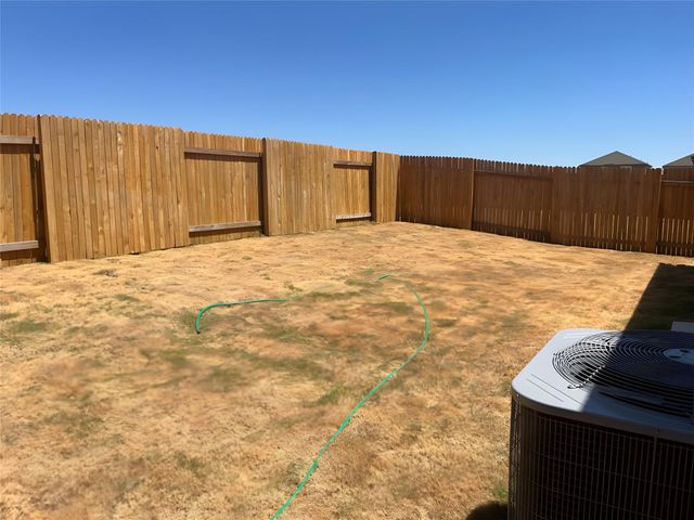213 Wincanton LN, Jarrell, TX 76537