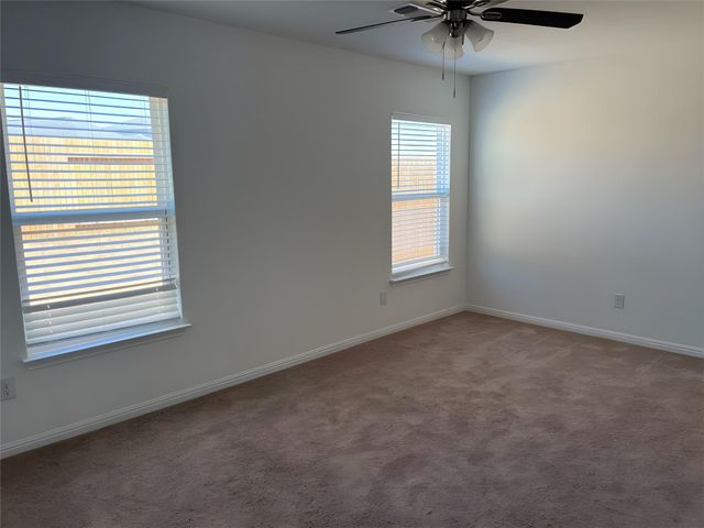 213 Wincanton LN, Jarrell, TX 76537