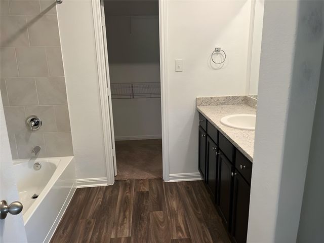 213 Wincanton LN, Jarrell, TX 76537