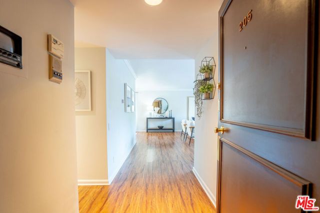 818 S Lucerne Boulevard 205, Los Angeles, CA 90005