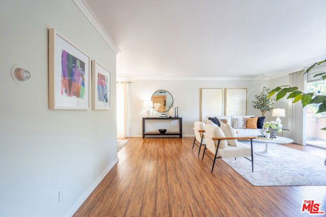 818 S Lucerne Boulevard 205, Los Angeles, CA 90005