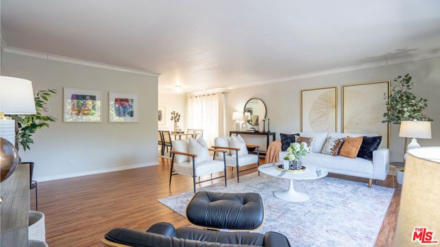 818 S Lucerne Boulevard 205, Los Angeles, CA 90005