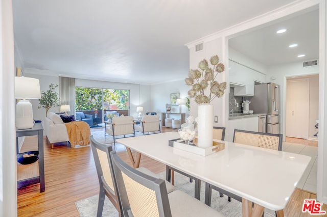 818 S Lucerne Boulevard 205, Los Angeles, CA 90005