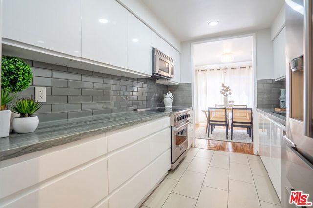 818 S Lucerne Boulevard 205, Los Angeles, CA 90005