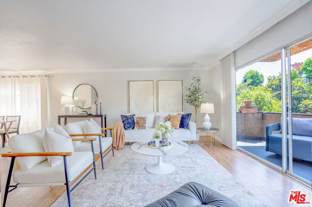 818 S Lucerne Boulevard 205, Los Angeles, CA 90005