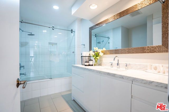 818 S Lucerne Boulevard 205, Los Angeles, CA 90005