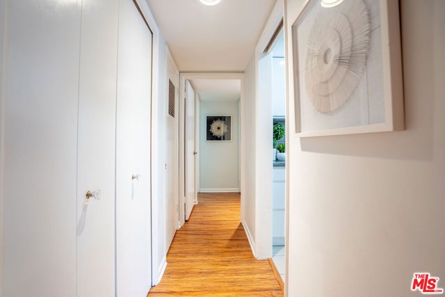 818 S Lucerne Boulevard 205, Los Angeles, CA 90005