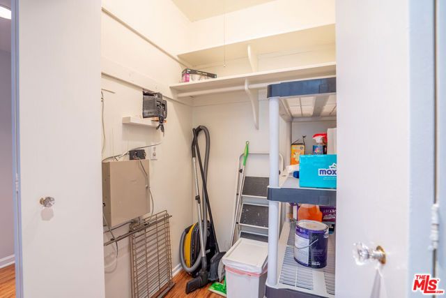 818 S Lucerne Boulevard 205, Los Angeles, CA 90005