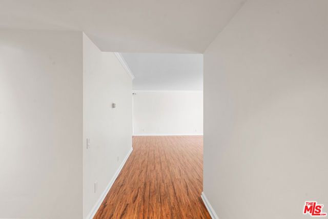 818 S Lucerne Boulevard 205, Los Angeles, CA 90005