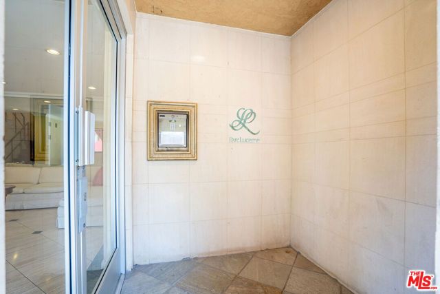 818 S Lucerne Boulevard 205, Los Angeles, CA 90005
