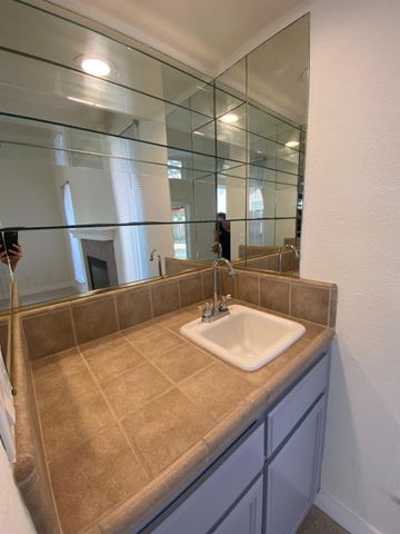 1716 Via Milano, Gustine, CA 95322