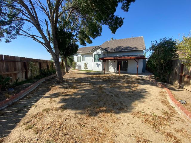 1716 Via Milano, Gustine, CA 95322