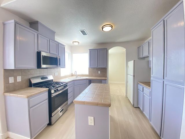 1716 Via Milano, Gustine, CA 95322