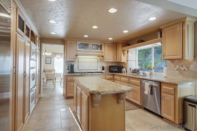 10494 Livewood Way, San Diego, CA 92131