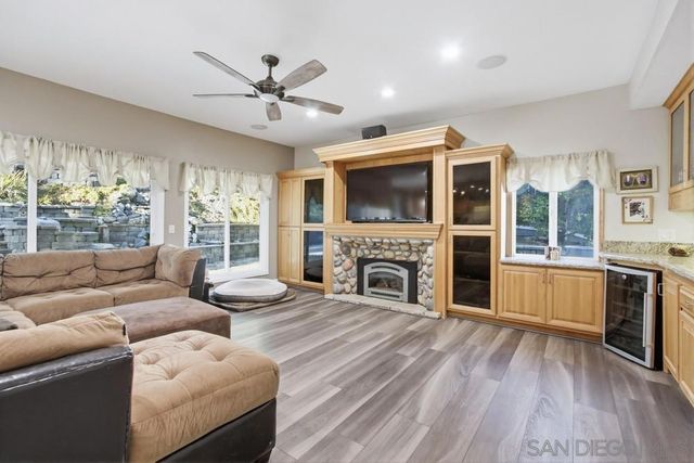 10494 Livewood Way, San Diego, CA 92131