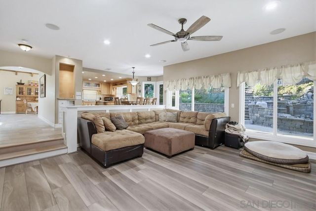 10494 Livewood Way, San Diego, CA 92131