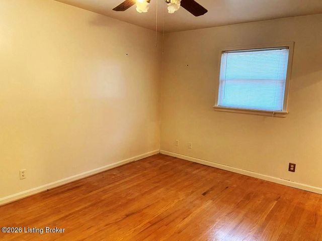 1973 Meadowcreek Dr, Louisville, KY 40218