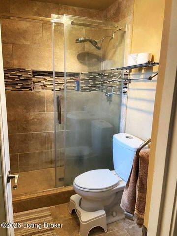 1973 Meadowcreek Dr, Louisville, KY 40218