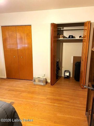 1973 Meadowcreek Dr, Louisville, KY 40218