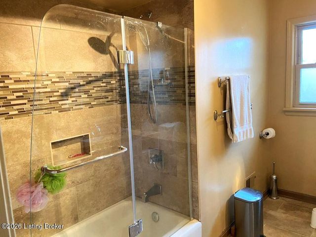 1973 Meadowcreek Dr, Louisville, KY 40218