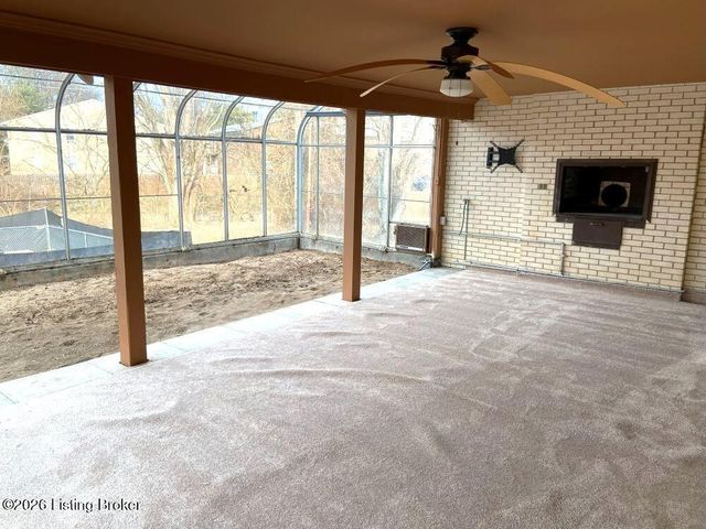 1973 Meadowcreek Dr, Louisville, KY 40218