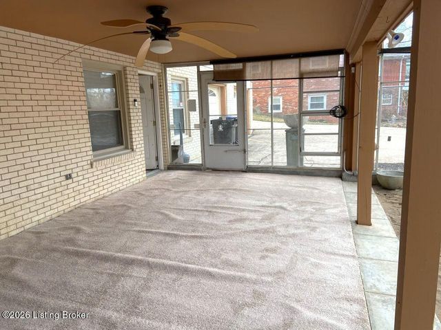 1973 Meadowcreek Dr, Louisville, KY 40218