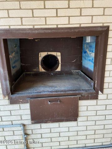 1973 Meadowcreek Dr, Louisville, KY 40218