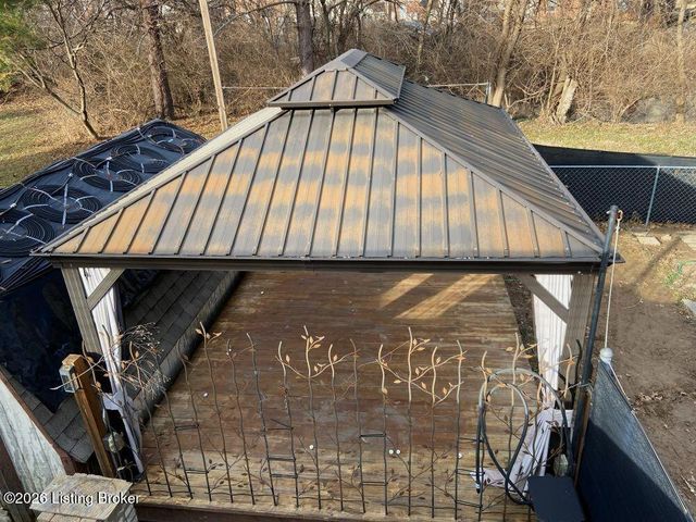 1973 Meadowcreek Dr, Louisville, KY 40218