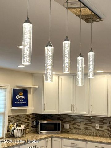 1973 Meadowcreek Dr, Louisville, KY 40218