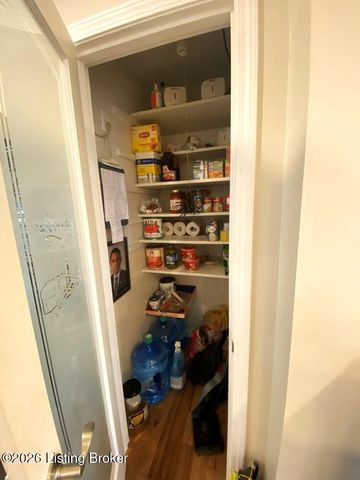 1973 Meadowcreek Dr, Louisville, KY 40218