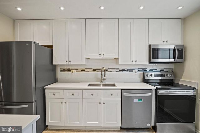 1141 N VERNON ST, Arlington, VA 22201