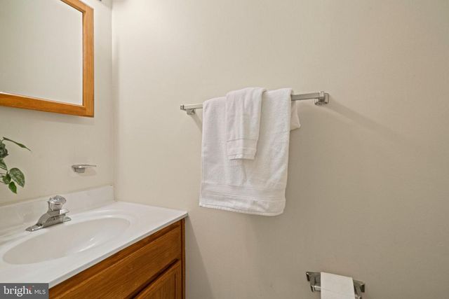 1141 N VERNON ST, Arlington, VA 22201