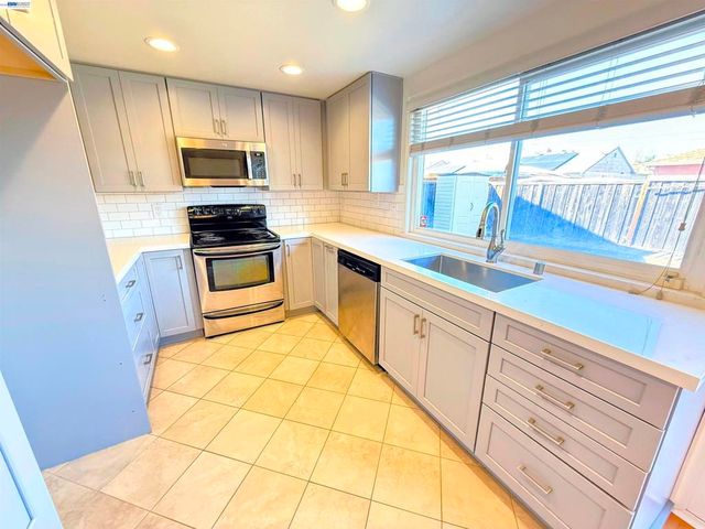 710 Fountainhead Dr, San Leandro, CA 94578