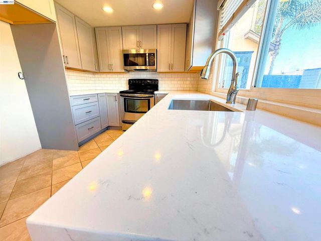 710 Fountainhead Dr, San Leandro, CA 94578