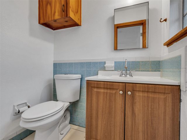 2002 W Highway 6, Alvin, TX 77511