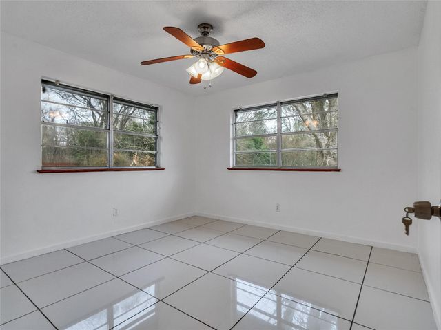 2002 W Highway 6, Alvin, TX 77511