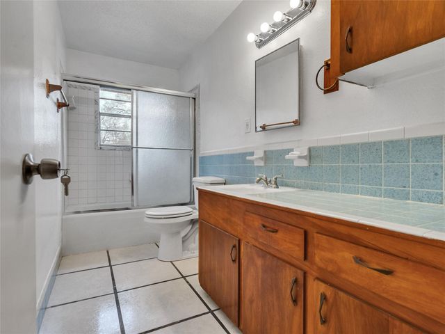 2002 W Highway 6, Alvin, TX 77511