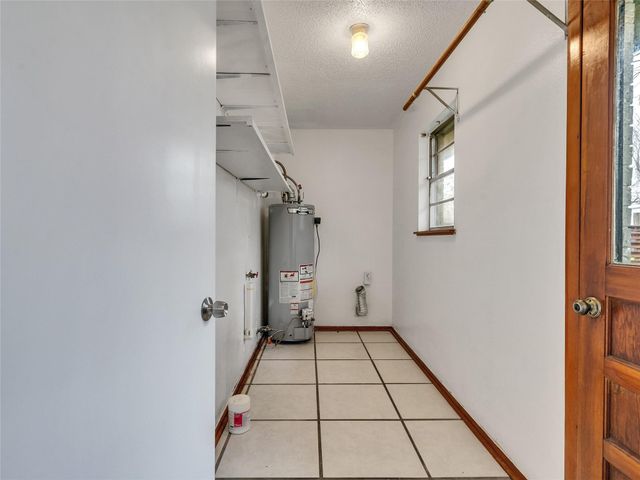 2002 W Highway 6, Alvin, TX 77511