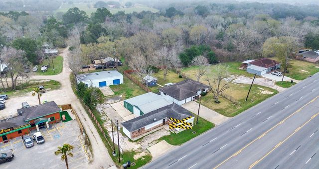 2002 W Highway 6, Alvin, TX 77511