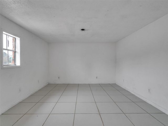 2002 W Highway 6, Alvin, TX 77511