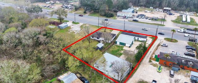 2002 W Highway 6, Alvin, TX 77511