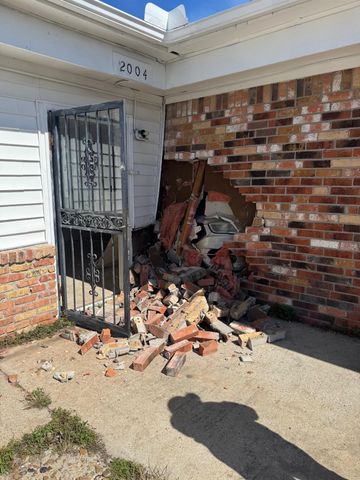 2002 W Highway 6, Alvin, TX 77511