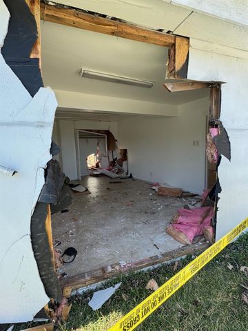 2002 W Highway 6, Alvin, TX 77511