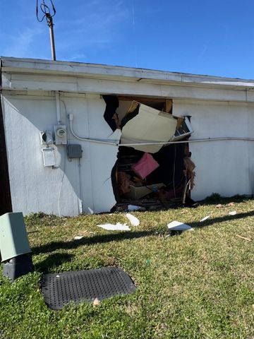 2002 W Highway 6, Alvin, TX 77511