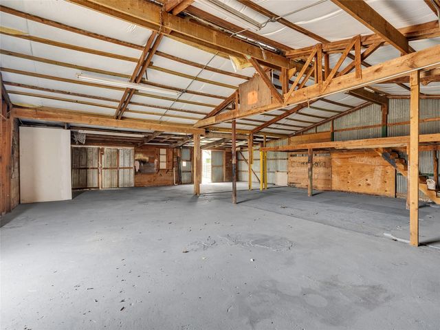 2002 W Highway 6, Alvin, TX 77511