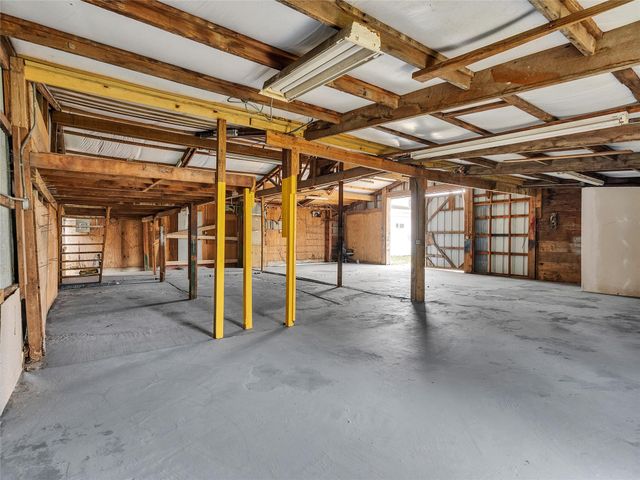 2002 W Highway 6, Alvin, TX 77511