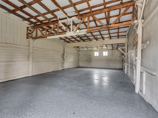 2002 W Highway 6, Alvin, TX 77511