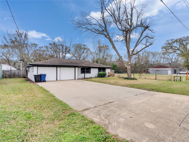 2002 W Highway 6, Alvin, TX 77511