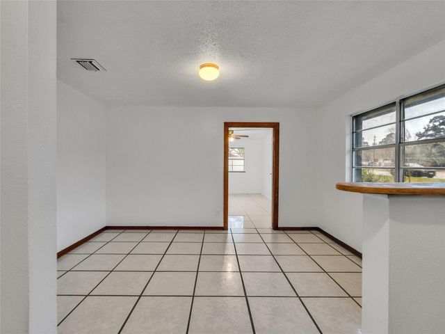 2002 W Highway 6, Alvin, TX 77511